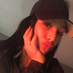 Meet your Posher, Ally